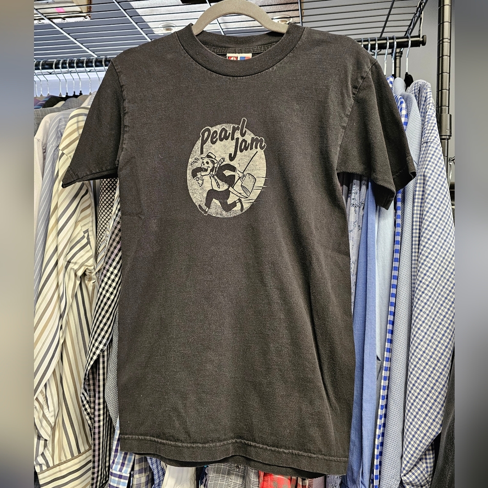 Vintage Pearl Jam Black Graphic Tee for Men.‎ Made In USA. Bayside Tag